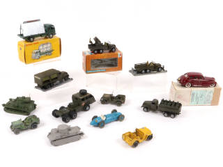 Lot 104 - DIVERS (13)