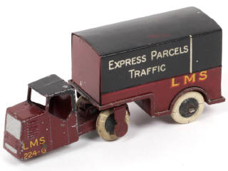 Lot 227 - DINKY TOYS (GB) (1)