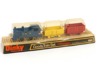 Lot 261 - DINKY TOYS (GB) (1)