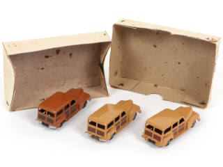 Lot 224 - DINKY TOYS (GB) (4)