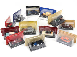 Lot 93 - DIVERS (12)