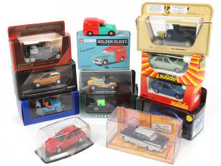 Lot 76 - DIVERS (12)