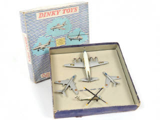 Lot 226 - DINKY TOYS (FRANCE) (1)