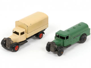 Lot 196 - DINKY TOYS (GB) (2)