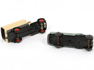 Lot 196 - DINKY TOYS (GB) (2)