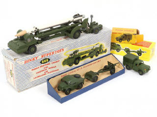 Lot 207 - DINKY TOYS (GB) (3)
