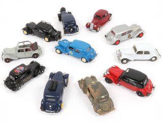 Lot 70 - DIVERS (11)