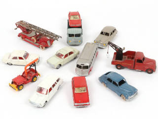 Lot 263 - DINKY TOYS (FRANCE) (12)