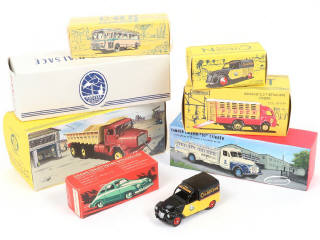 Lot 65 - DIVERS (7)