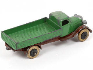 Lot 231 - DINKY TOYS (FRANCE) (1)