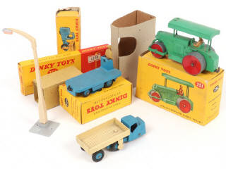 Lot 210 - DINKY TOYS (GB) (4)