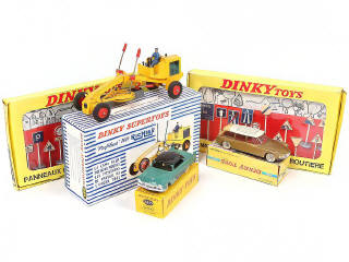 Lot 256 - DINKY TOYS (FRANCE) (5)