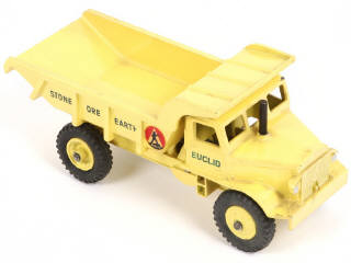 Lot 305 - DINKY TOYS (GB) (1)