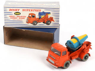 Lot 304 - DINKY TOYS (GB) (1)