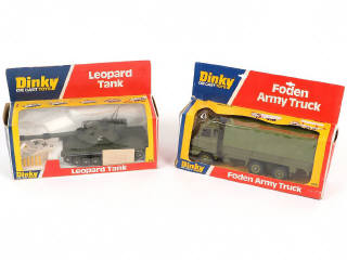 Lot 326 - DINKY TOYS (GB) (2)