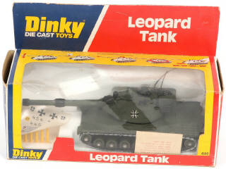 Lot 326 - DINKY TOYS (GB) (2)