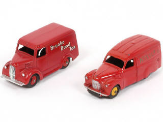 Lot 319 - DINKY TOYS (GB) (2)