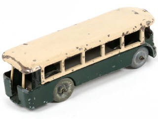 Lot 352 - DINKY TOYS (FRANCE) (1)