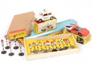 Lot 339 - DINKY TOYS (GB) (4)