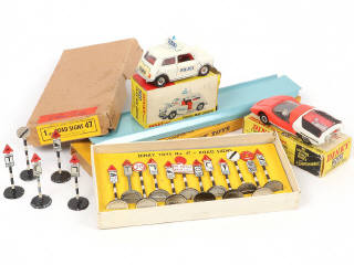 Lot 339 - DINKY TOYS (GB) (4)