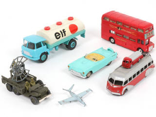 Lot 137 - DIVERS (7)