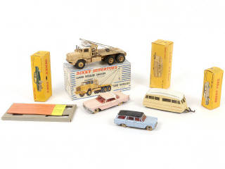 Lot 363 - DINKY TOYS (FRANCE) (4)