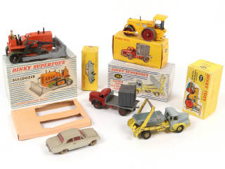 Lot 366 - DINKY TOYS (FRANCE) (5)
