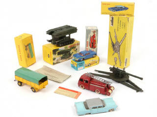 Lot 135 - DIVERS (6)