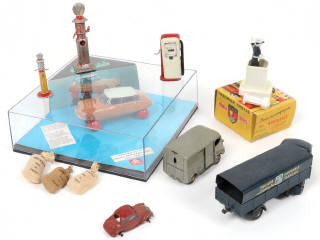 Lot 146 - DIVERS (13)