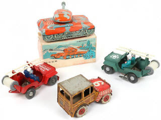 Lot 128 - DIVERS (4)