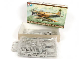 Lot 36 - TAMIYA (JAPON) (6)