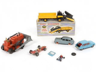 Lot 318 - DINKY TOYS (FRANCE) (5)