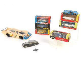 Lot 362 - DIVERS (8)