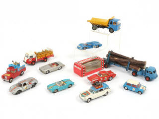 Lot 363 - DIVERS (11)