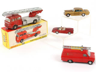 Lot 359 - DIVERS (4)