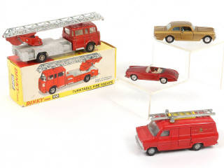Lot 359 - DIVERS (4)