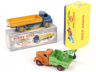 Lot 230 - DINKY TOYS (GB) (2)