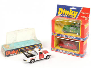 Lot 233 - DINKY TOYS (GB) (3)