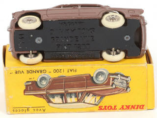 Lot 305 - DINKY TOYS (FRANCE) (1)
