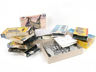 Lot 327 - DIVERS (11)