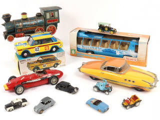 Lot 37 - DIVERS (12)