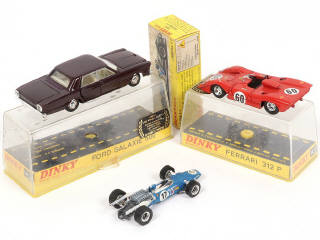Lot 206 - DINKY TOYS (FRANCE) (3)