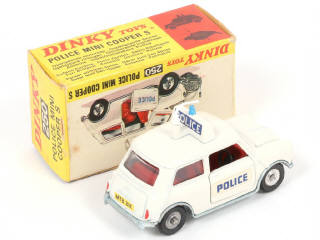 Lot 118 - DINKY TOYS (GB) (1)