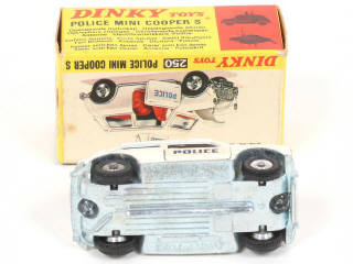 Lot 118 - DINKY TOYS (GB) (1)