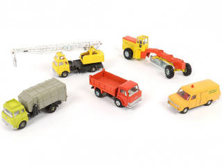 Lot 130 - DINKY TOYS (GB) (5)
