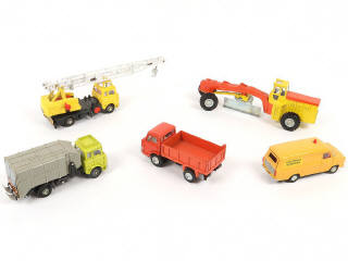 Lot 130 - DINKY TOYS (GB) (5)