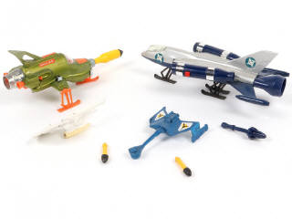 Lot 127 - DINKY TOYS (GB) (4)