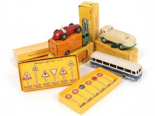 Lot 269 - DINKY TOYS (FRANCE) (6)