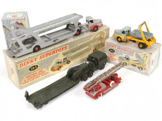 Lot 264 - DINKY TOYS (FRANCE) (4)