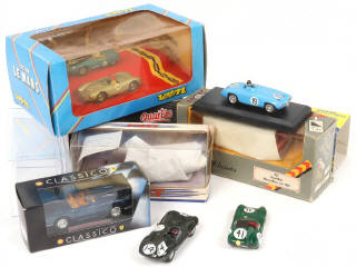 Lot 341 - DIVERS (8)